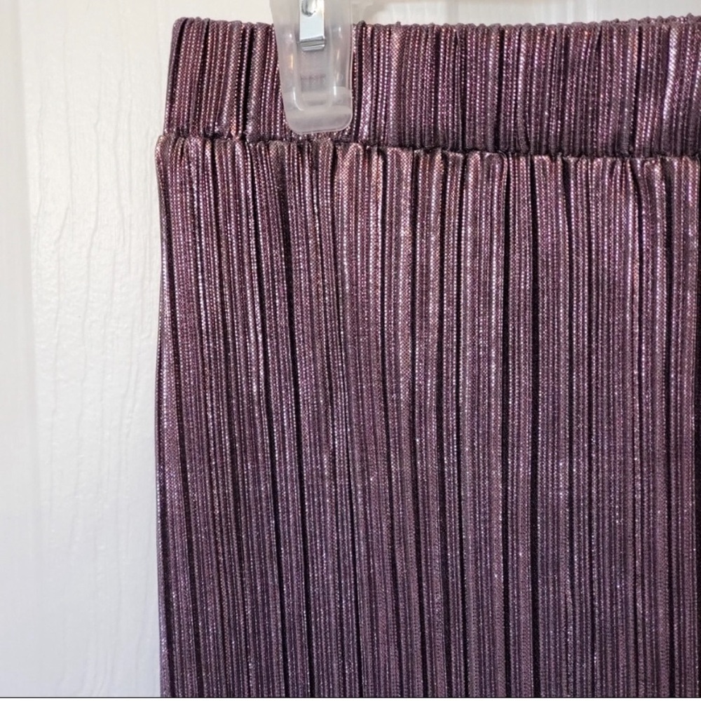 NWT Metallic MIDI skirt - Picture 2 of 5
